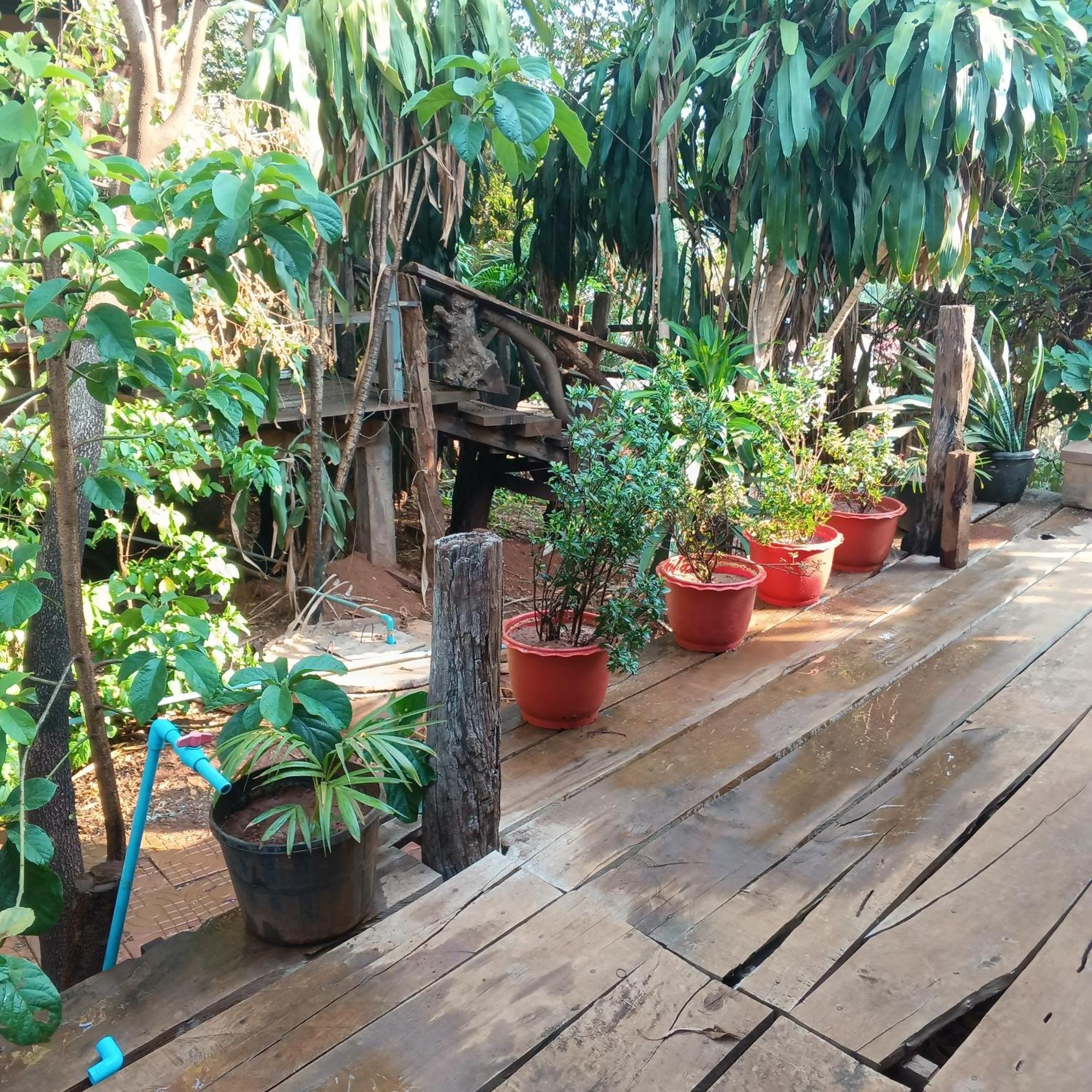 Familyhouse & Trekking Apartamento Banlung Quarto foto